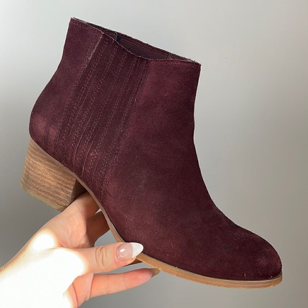 EUC ALDO Suede Chelsea Eggplant Purple Ankle Booties 8